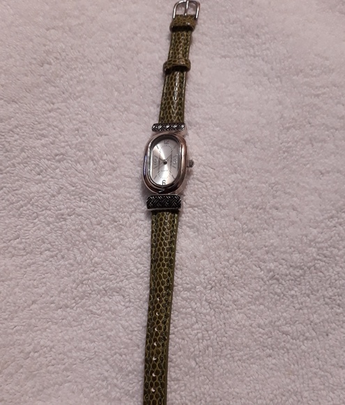 Womens quartz watch